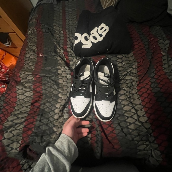 Nike Black and White Sneakers - Picture 2 of 3